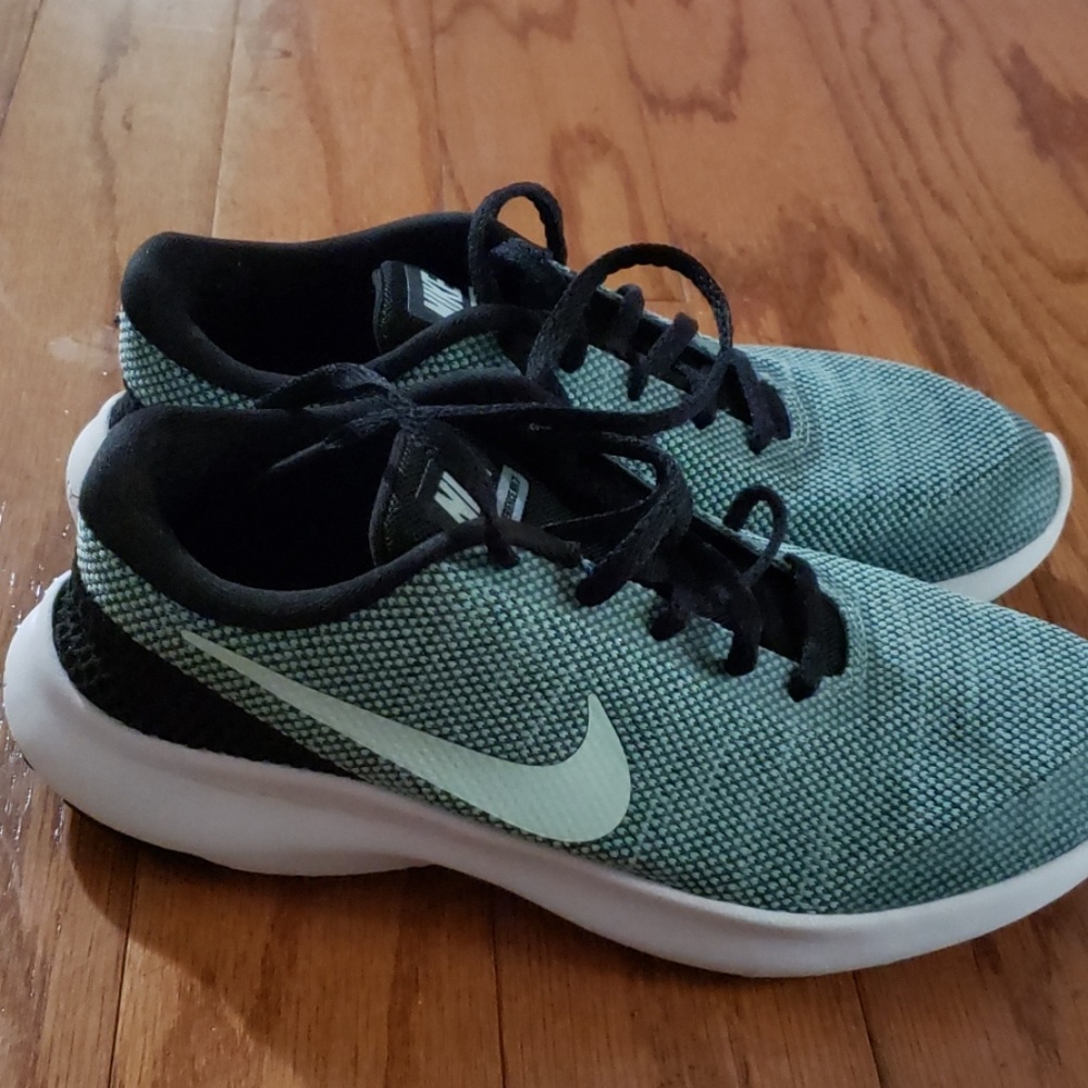 Womens nike shoes